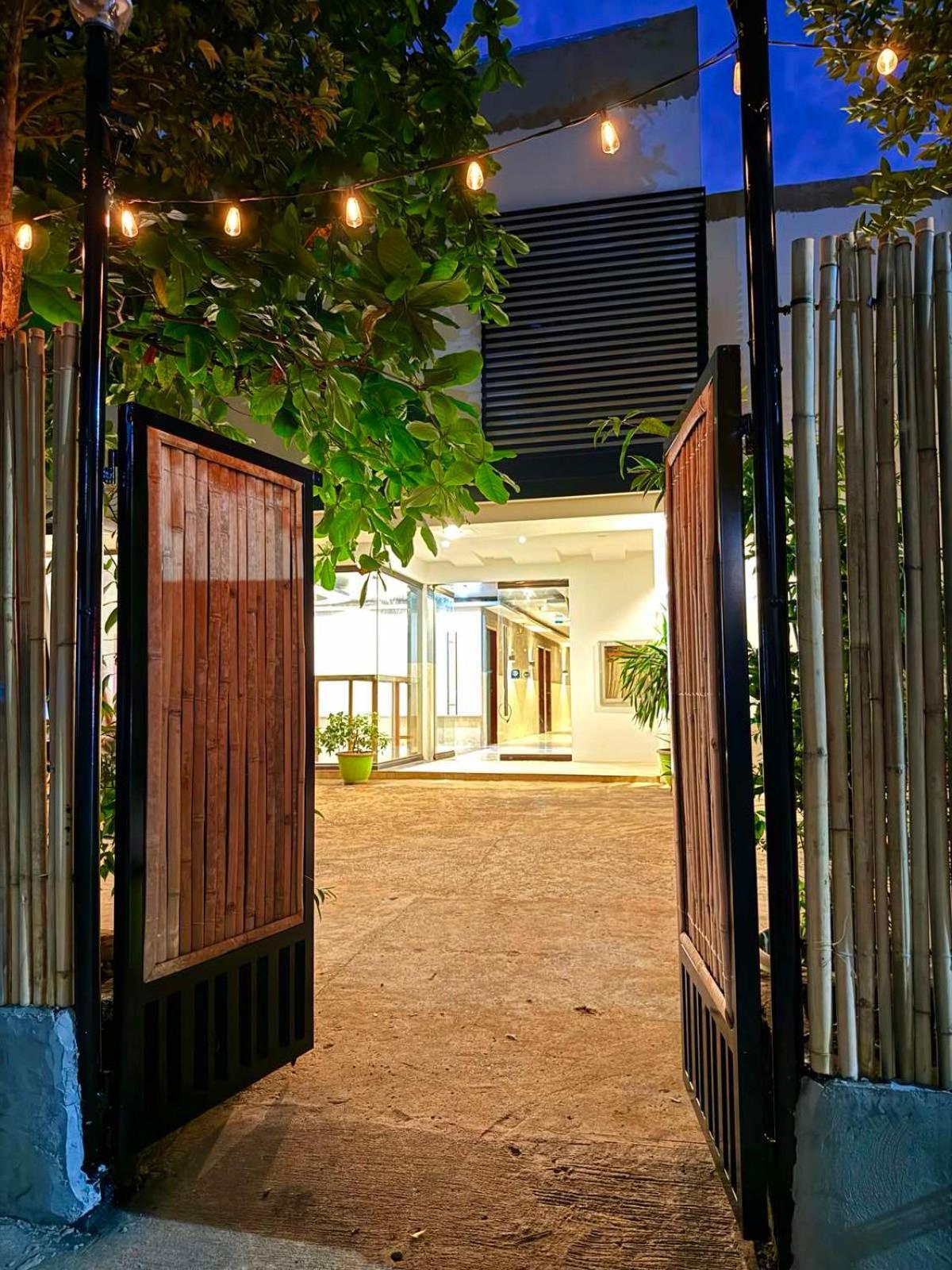 Goofy Ants Hostel Puerto Princesa Екстер'єр фото